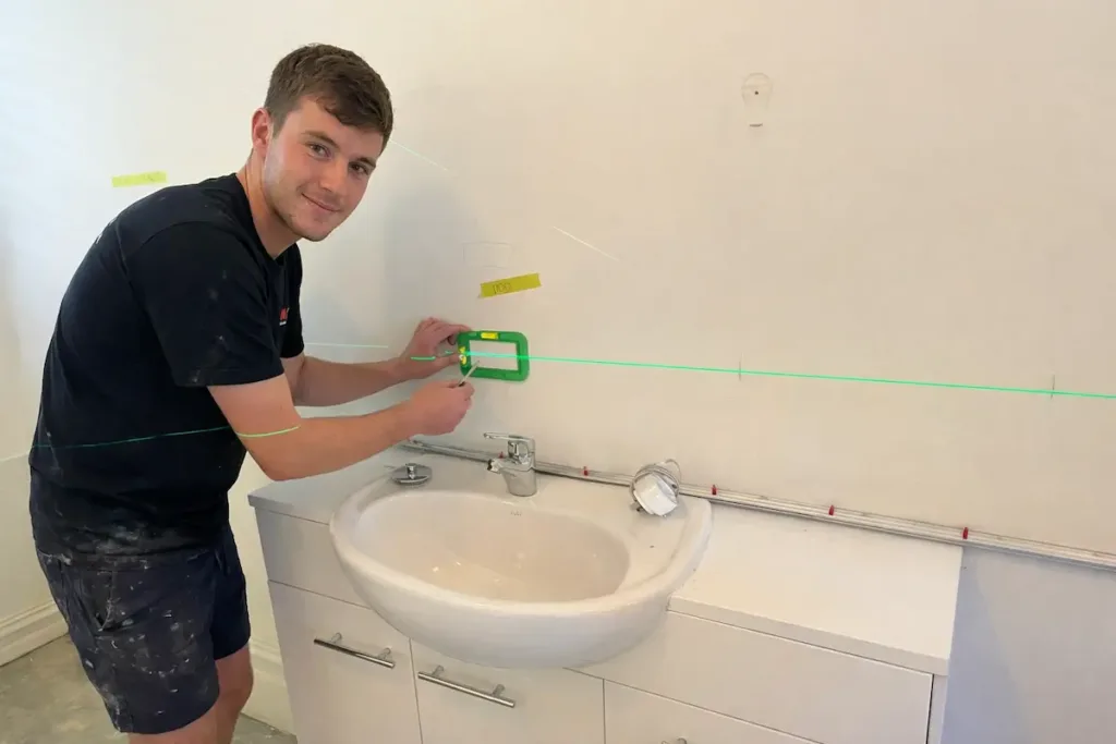 Apprentice installing GPO with the PowerPoint Mate